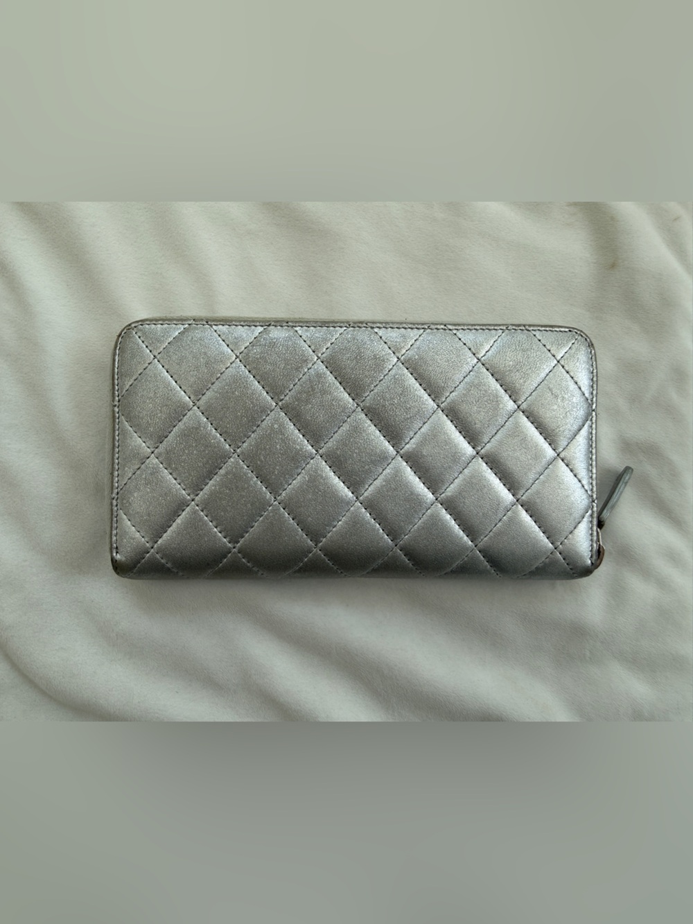 CHANEL Matelasse Silver Quilted Lambskin Zippy Long Wallet - Classic CC Hardware - Picture 3 of 15